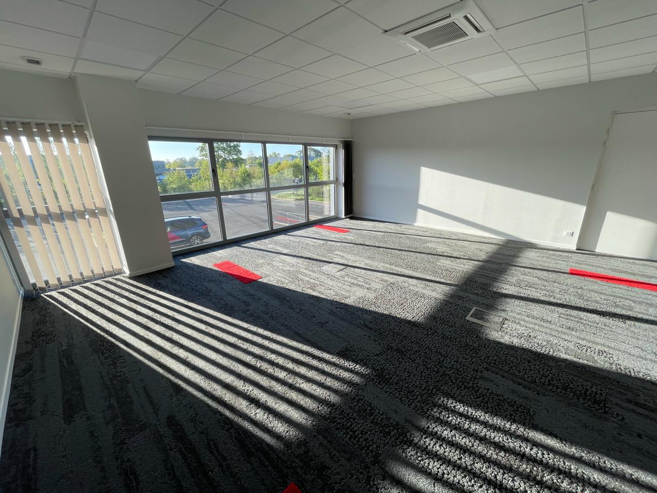 Local d'activité Noyal-Châtillon-sur-Seiche 3210m² Location local d'activité Noyal-Châtillon-sur-Seiche Ille-et-Vilaine OLACT2531637 4